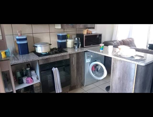 2 BEDROOM HOUSE FOR SALE IN SOUTH HILLS